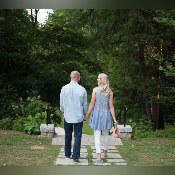 Beautiful flowy blouse. - Picture 4 of 4